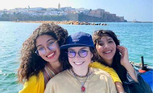 rabat-smiling-girls-on-boat.