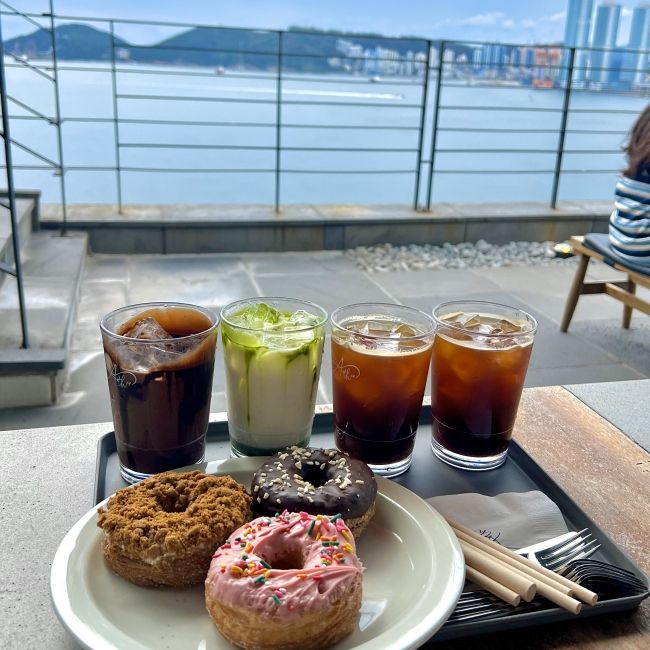 We enjoyed delicious coffee and cronuts next to the water at Etereu in Busan.