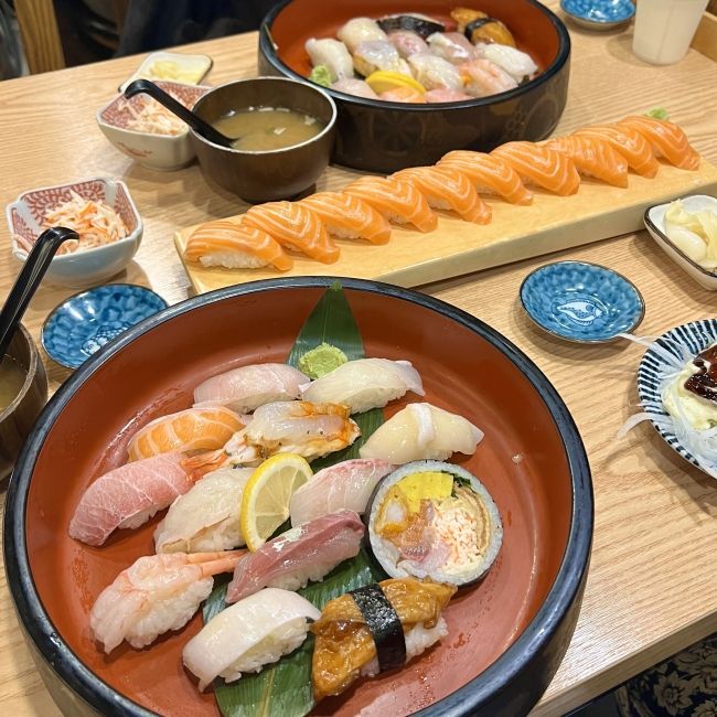 Busan's sushi is delicious, fresh, and affordable. In this photo we went to King Kong Sushi in Busan. 