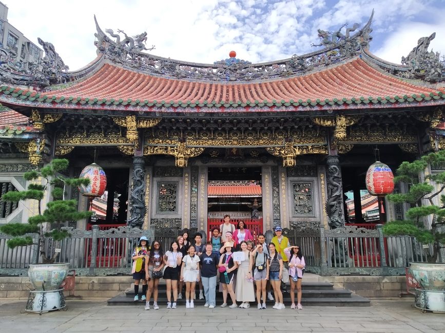 Group shot in front of Longshan Temple