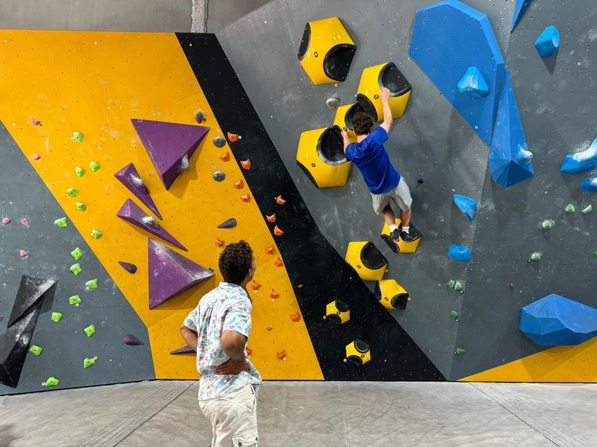 Indoor rock climbing, free climb!
