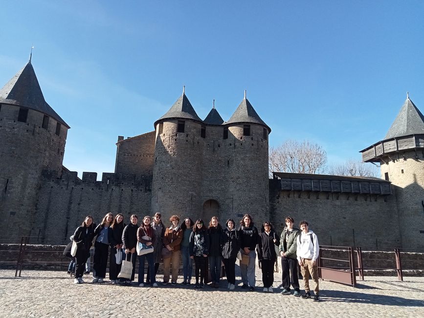 Students posing in front of a castle in France