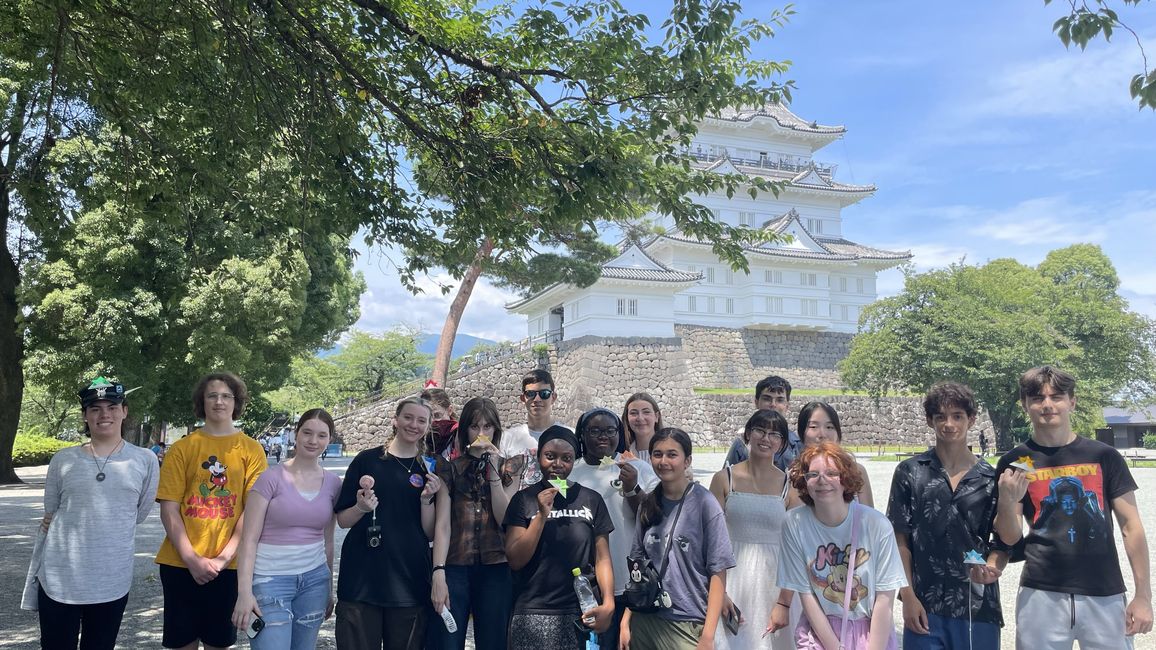 Group 2 students in front of Odawara Castle 