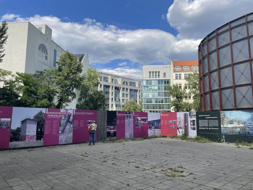 Courtyard explaining the Berlin Wall