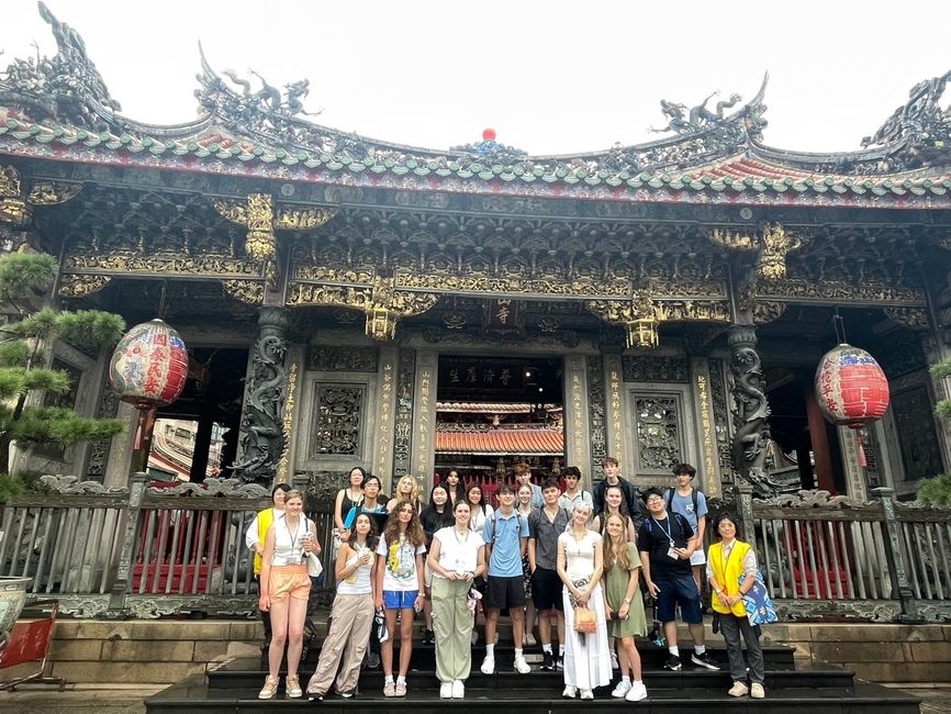 group of students in front of longshan temple