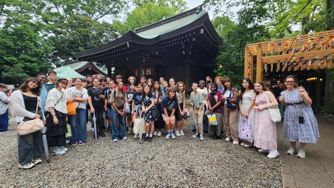 Group 1 and 2 students at Hikawa shrine