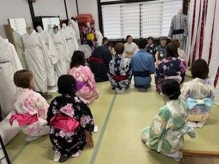 They are greeting and thanking the Yukata instructors