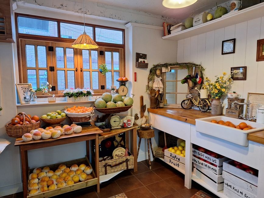 The inside of Rafre Fruit cafe