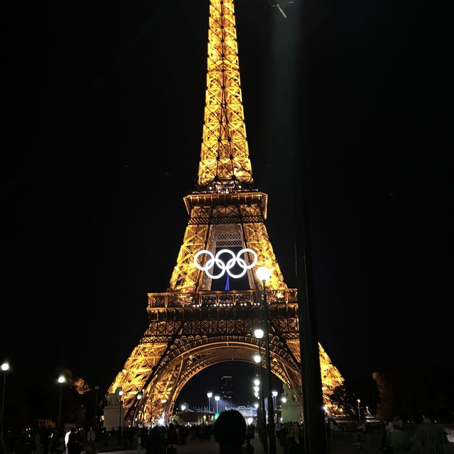 paris eiffel tower night time lights