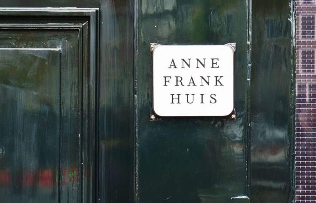 anne frank huis amsterdam front sign