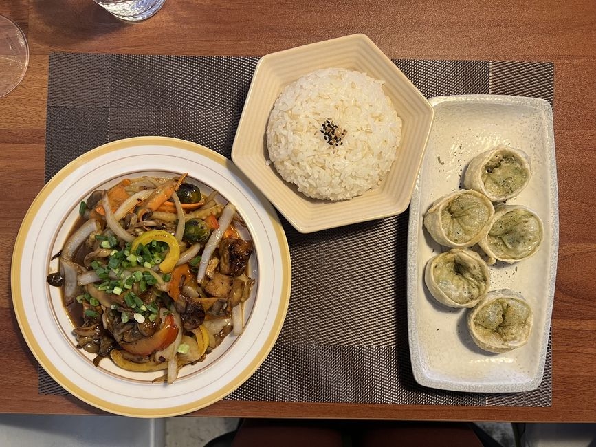 my food! tofu and mushroom stir-fry + rice + fried vege dumplings (두부 버섯 베지터블 볶음 + 밥 + 야채만두튀김)