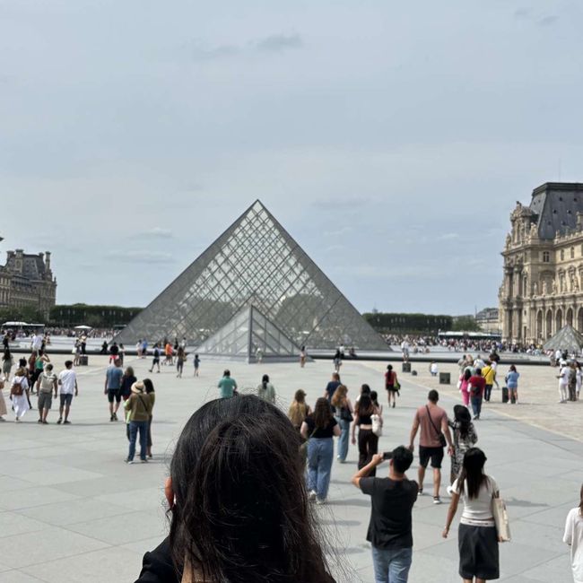 the louvre paris abroad