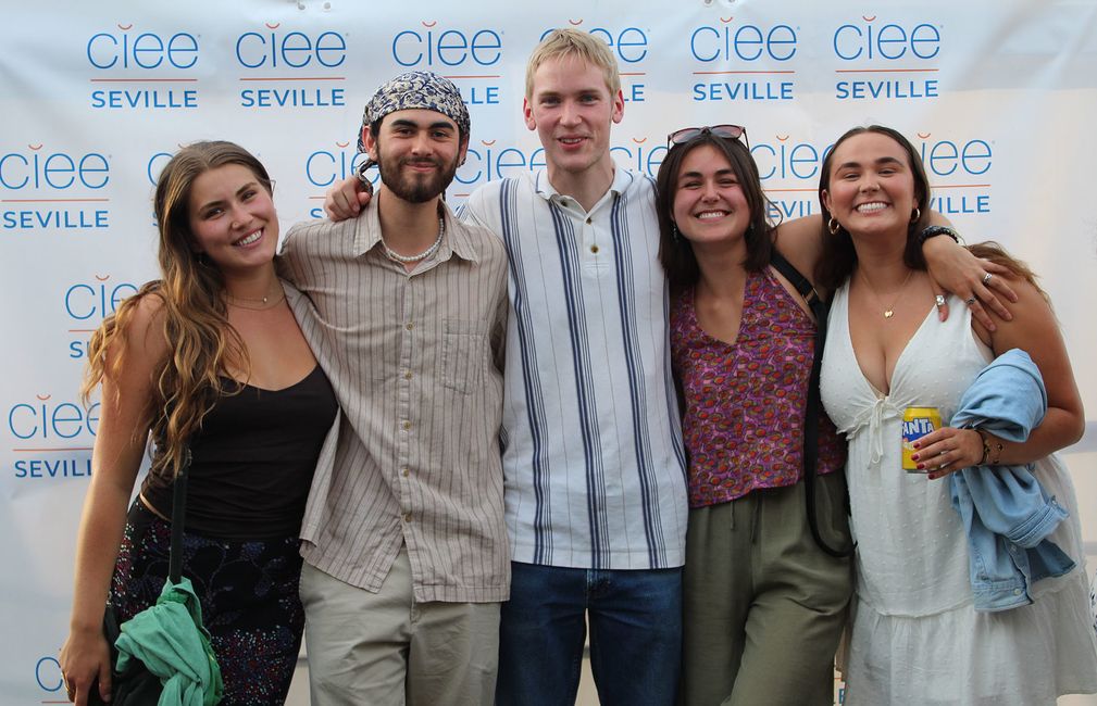 seville students group photo abroad study