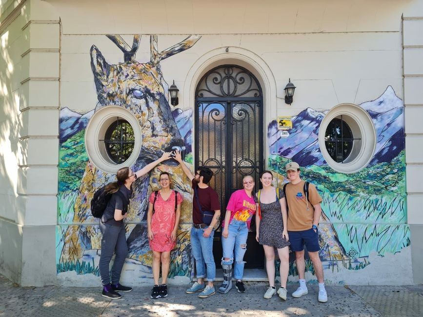 Buenos-aires_students-at-graffiti-tour