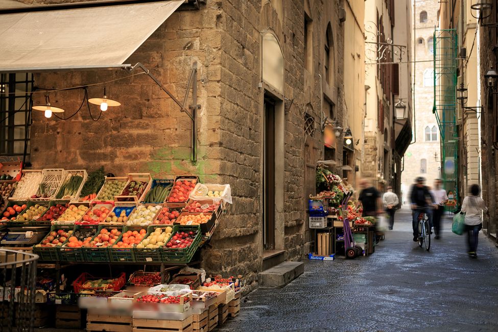 florence-italy-with-small-farmers-market.jpg