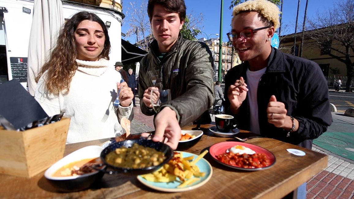 seville-students-eating-tapas-outdoors