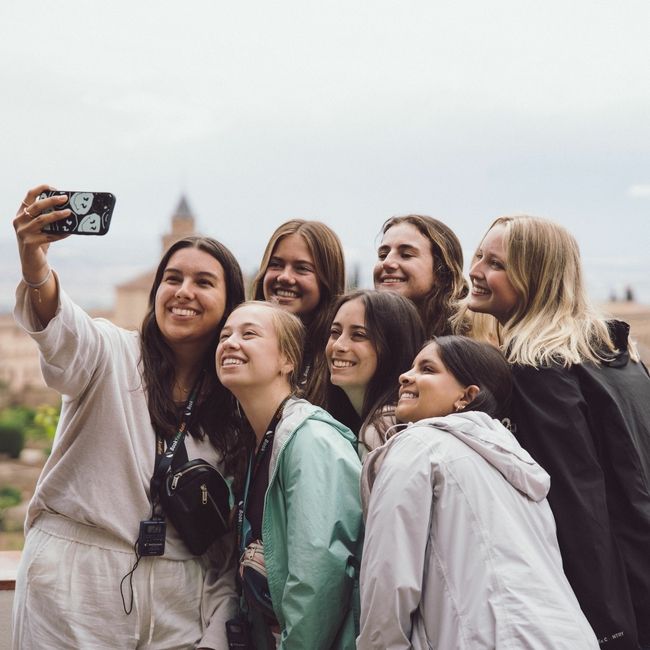 Seville_students take selfie in granada