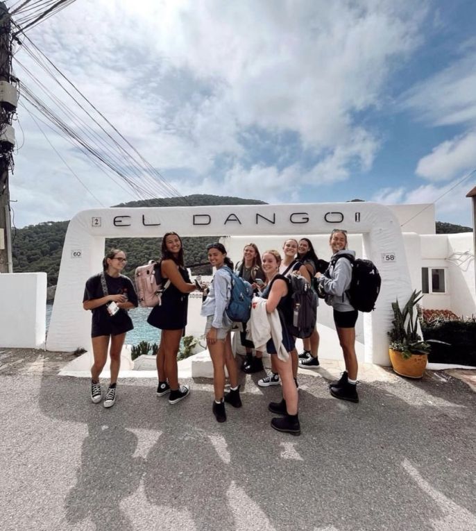study abroad student group el dango