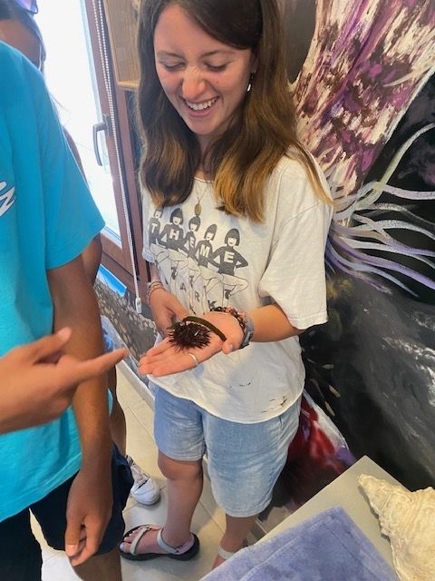 photo of Anna holding a sea urchin