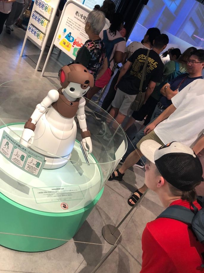 Students talking to robot assistants