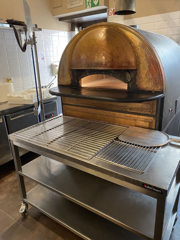 Wood powered pizza oven