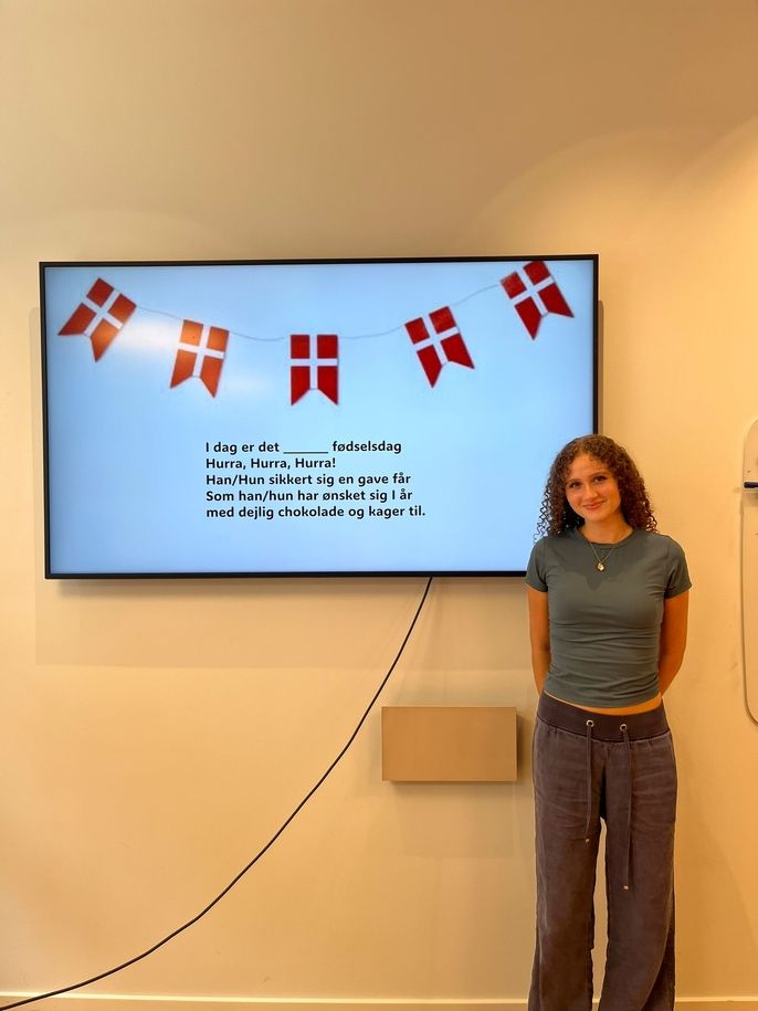 Student in front of Danish happy birthday lyrics