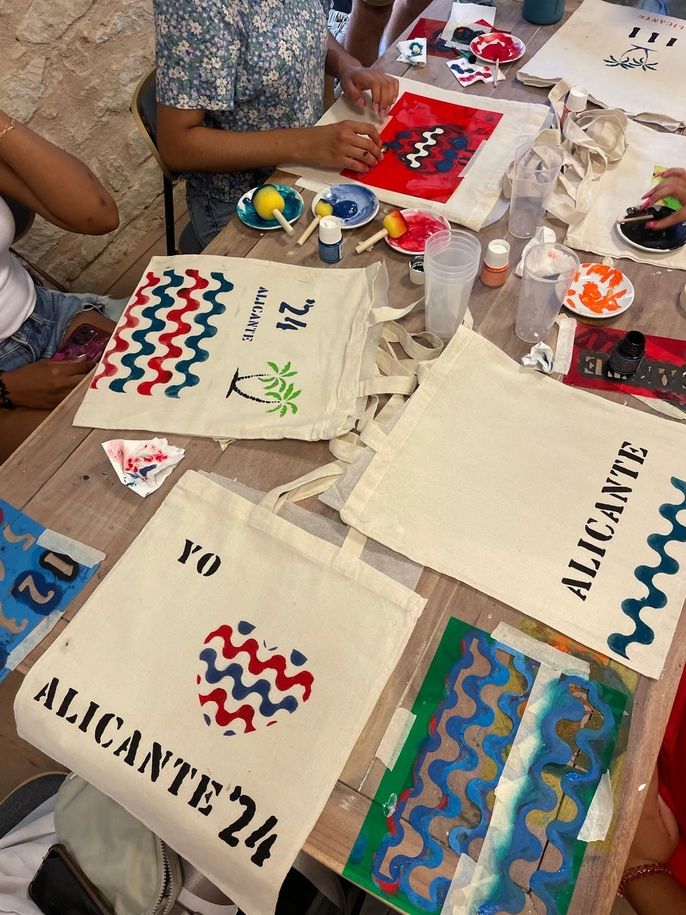 Tote bags with memories from Alicante