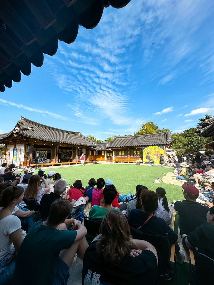 Namsangol Hanok Village Foot Mask Show 