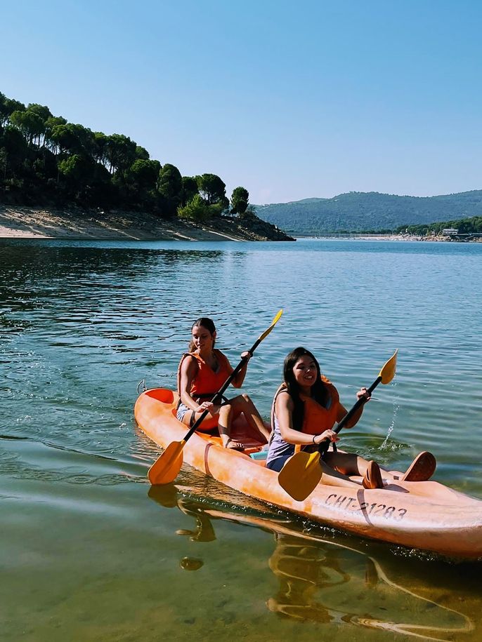 Teens kayaking in Madrid