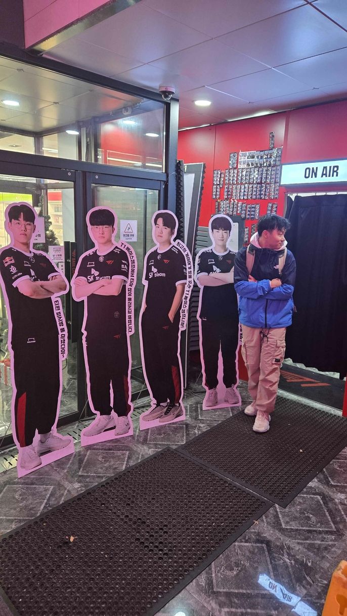 seoul study abroad student cardboard cutouts