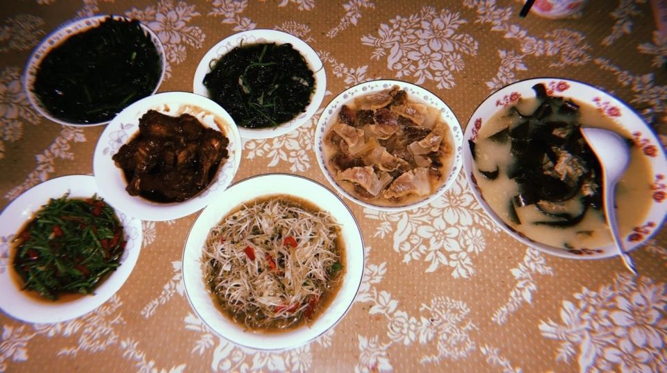 Photo for blog post 我吃饱了!The Chinese Food Students are Getting Full On
