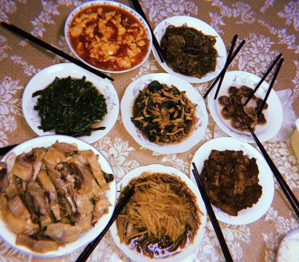 Photo for blog post 我吃饱了!The Chinese Food Students are Getting Full On