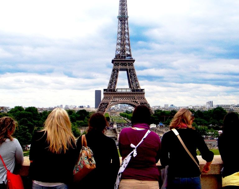 france eiffel tower students