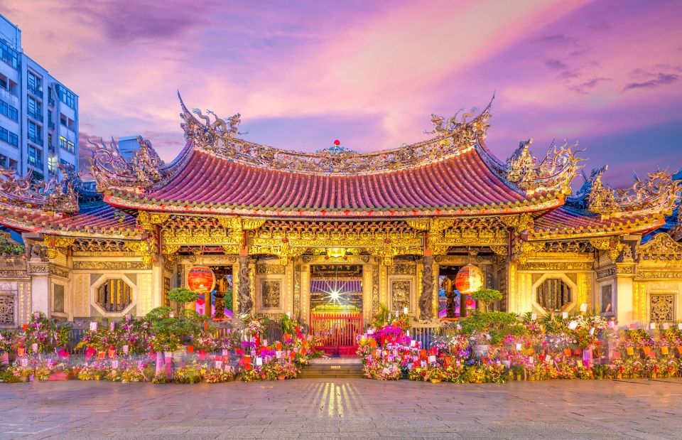 taipei temple nighttime