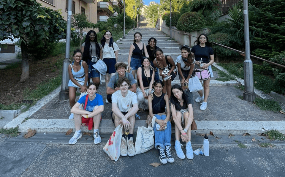 high school students abroad group picture