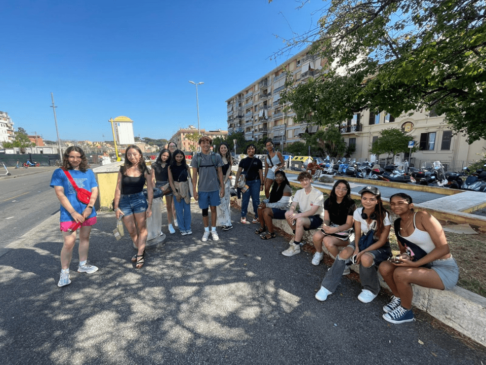 high school students abroad group picture in Rome