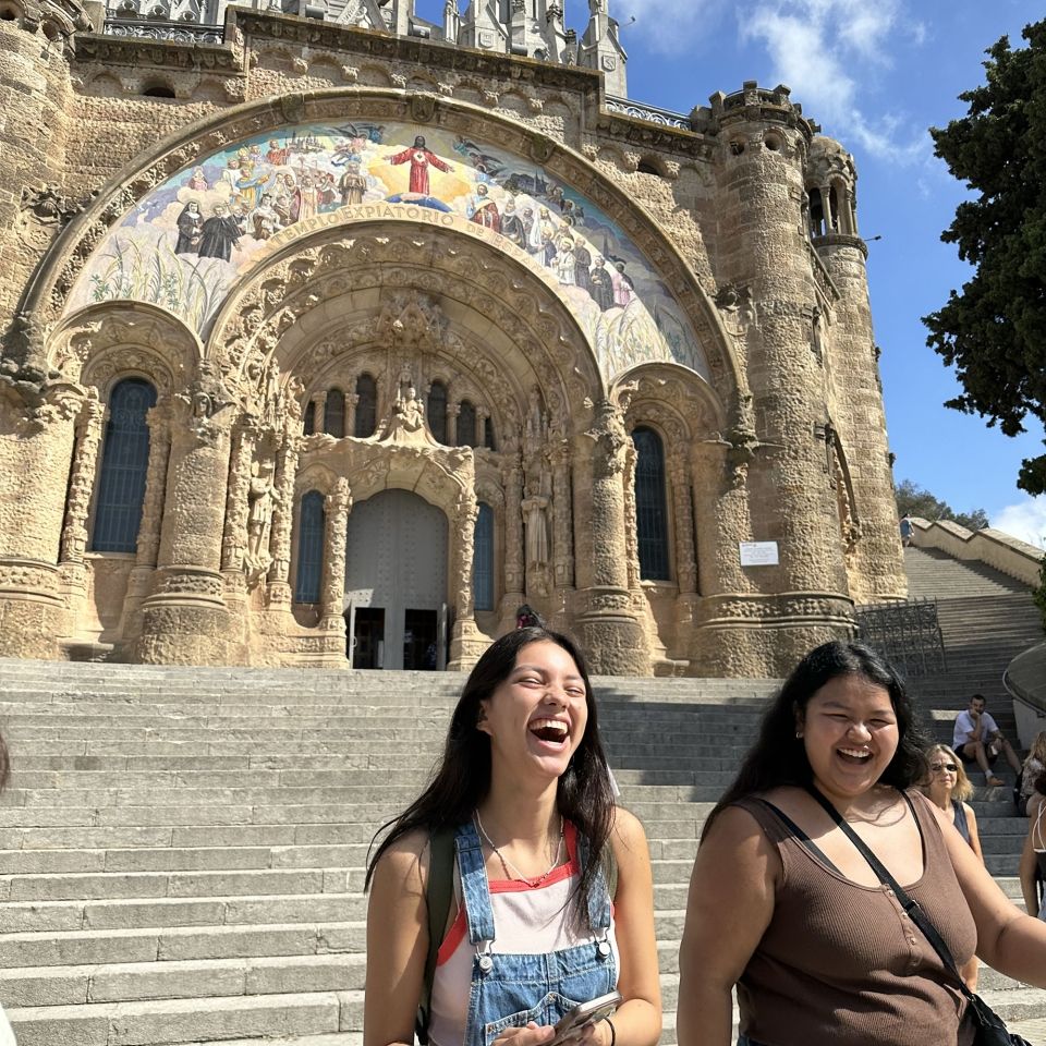 barcelona girls smile