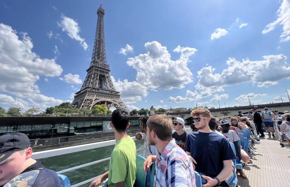 summer boat cruise paris