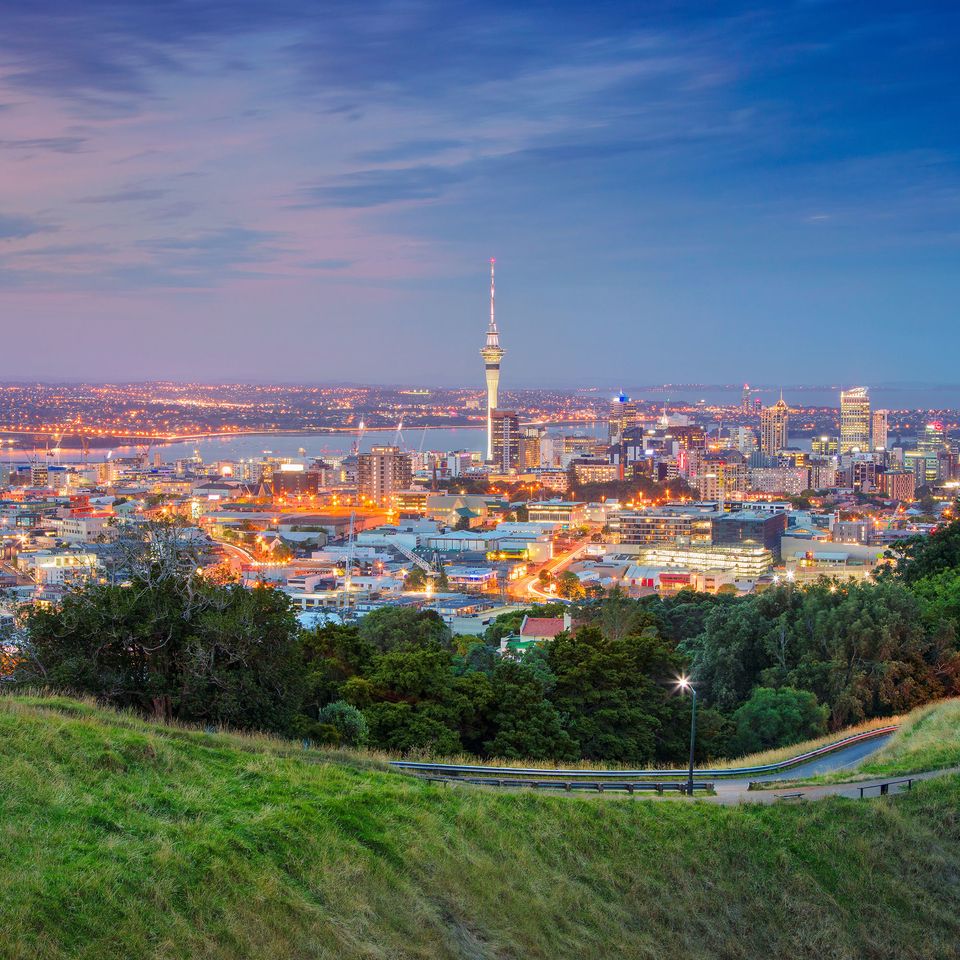 auckland cityscape dusk