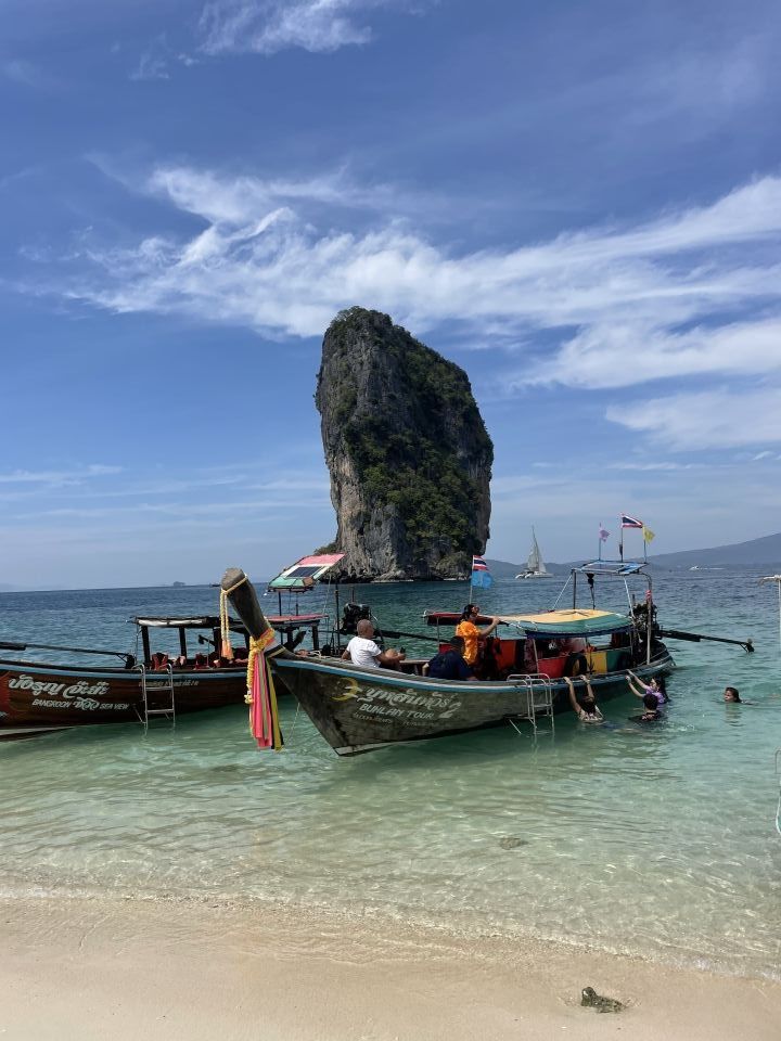 Island hopping tour in Krabi: Chicken Island