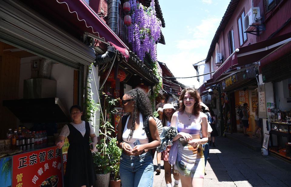 zhujiajiao china students tour neighborhood