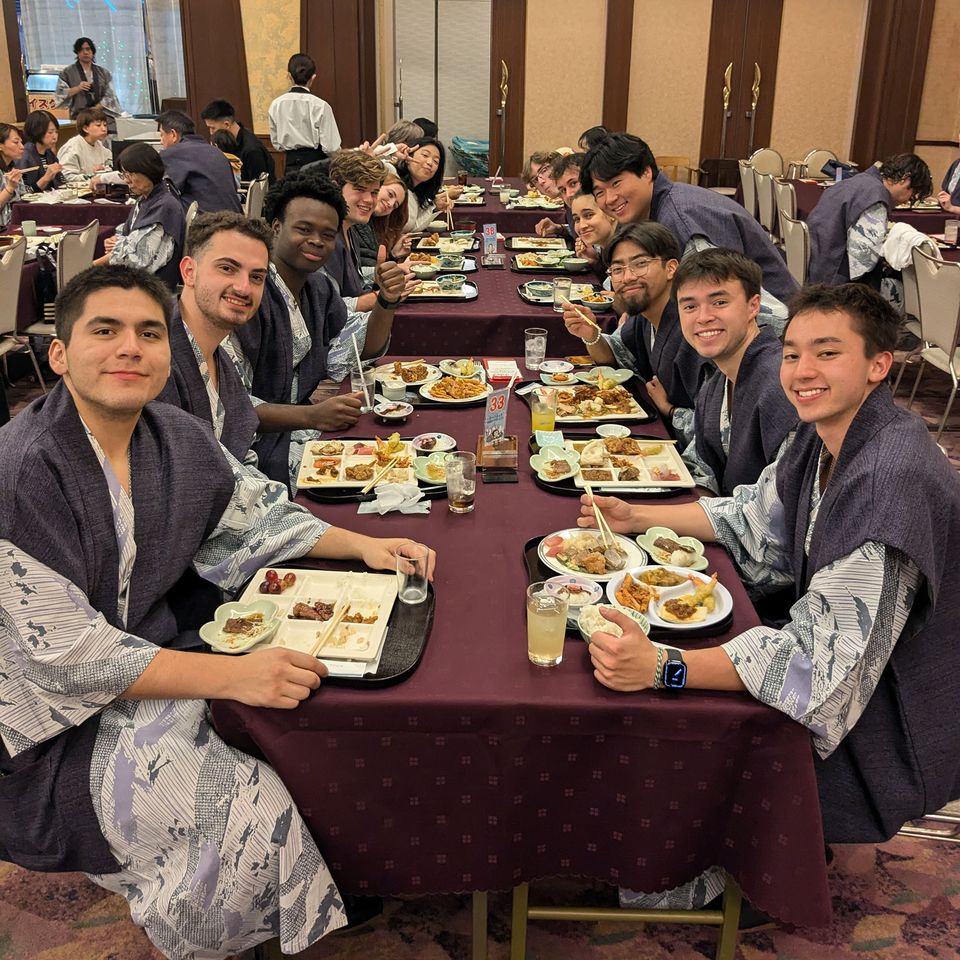 japan study abroad students share meal