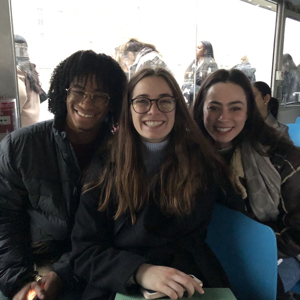 paris students abroad smiling