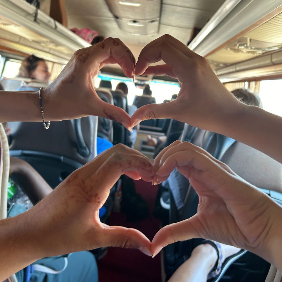 bus excursion hand hearts